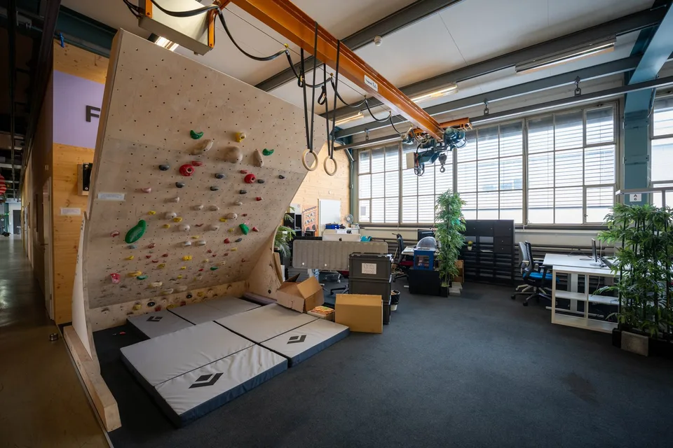 Poste de coworking dans une fabrikhalle - divers modèles d'abonnement