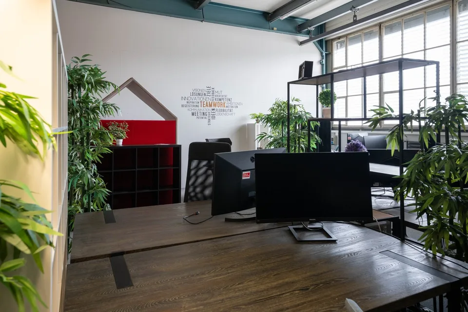 Poste de coworking dans une fabrikhalle - divers modèles d'abonnement