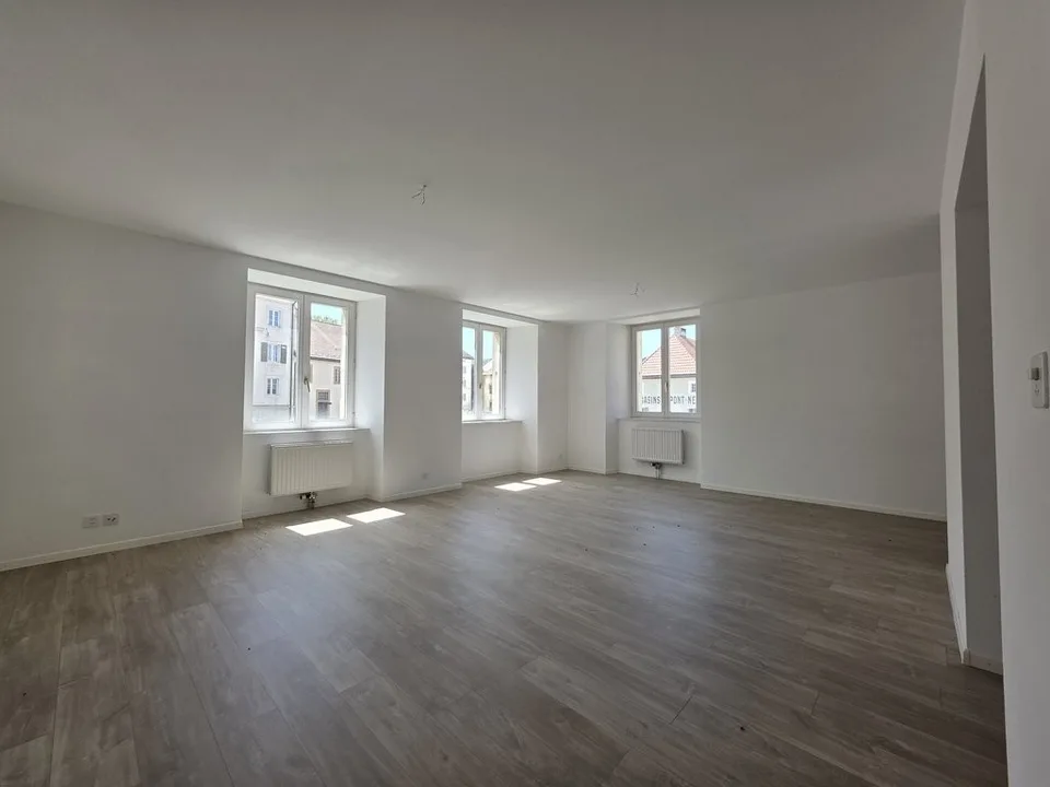 GERÄUMIGES 4-ZIMMER-WOHNUNG MIT 110 M2