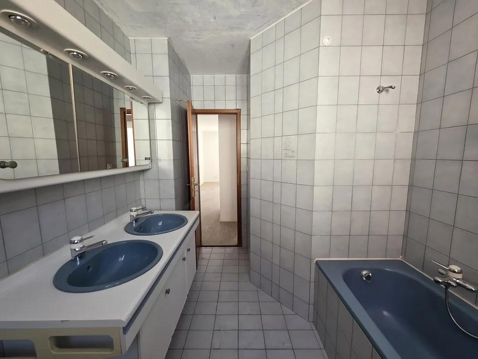 GERÄUMIGES 4-ZIMMER-WOHNUNG MIT 110 M2