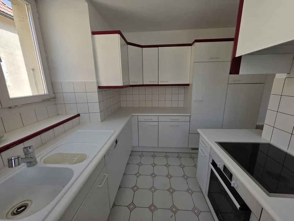 GERÄUMIGES 4-ZIMMER-WOHNUNG MIT 110 M2