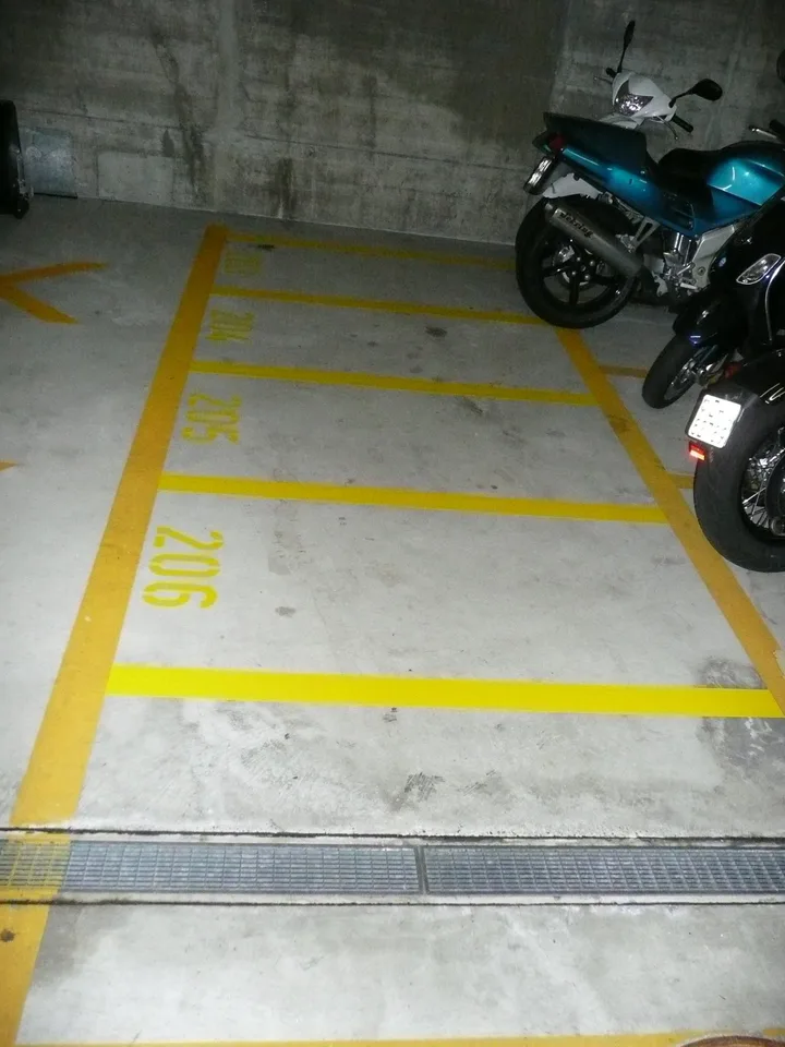 Diveser Motorradplätze im Grossacker zu vermieten