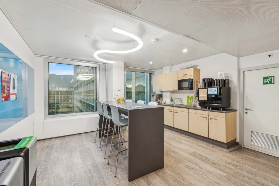 BÜROS PLUG & WORK 452 m² | Pont Rouge Viertel – Foto 18 von 19