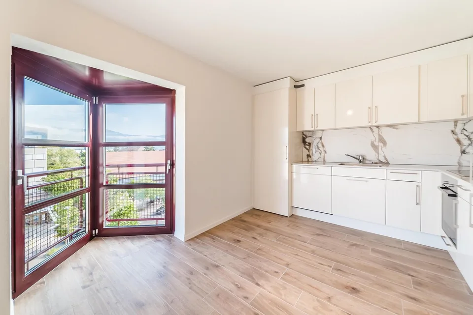 Luxuriöse 4.5-Zimmer-Wohnung für Familien in Toplage mit Ausblick,  Coop im Haus.