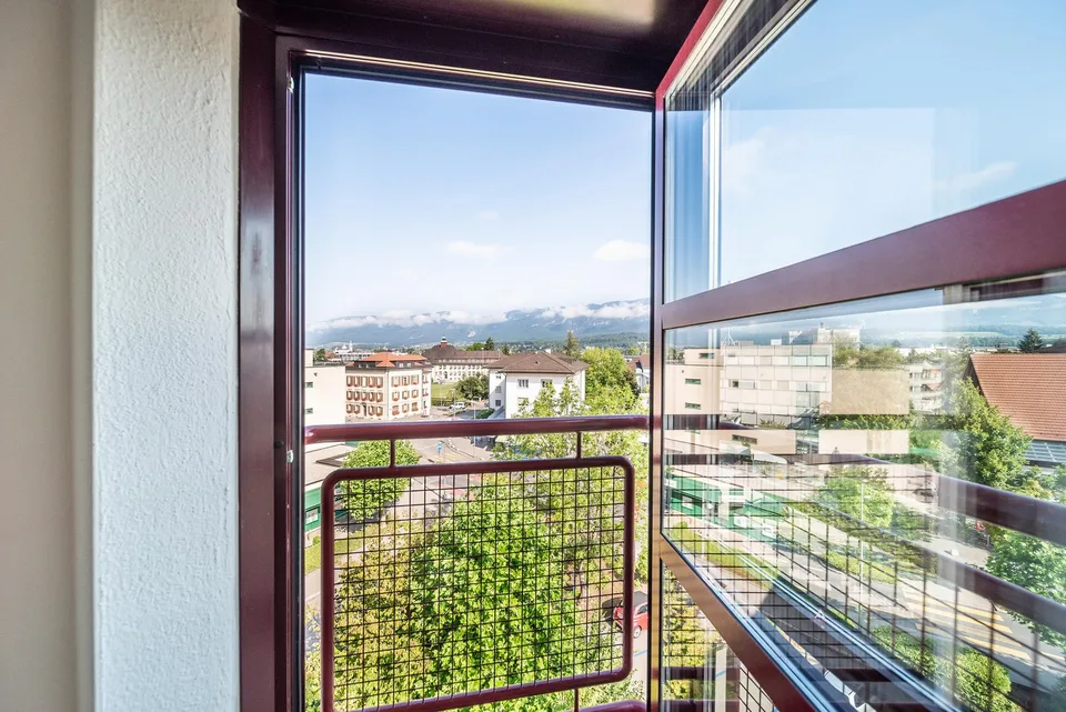 Luxuriöse 4.5-Zimmer-Wohnung für Familien in Toplage mit Ausblick,  Coop im Haus.