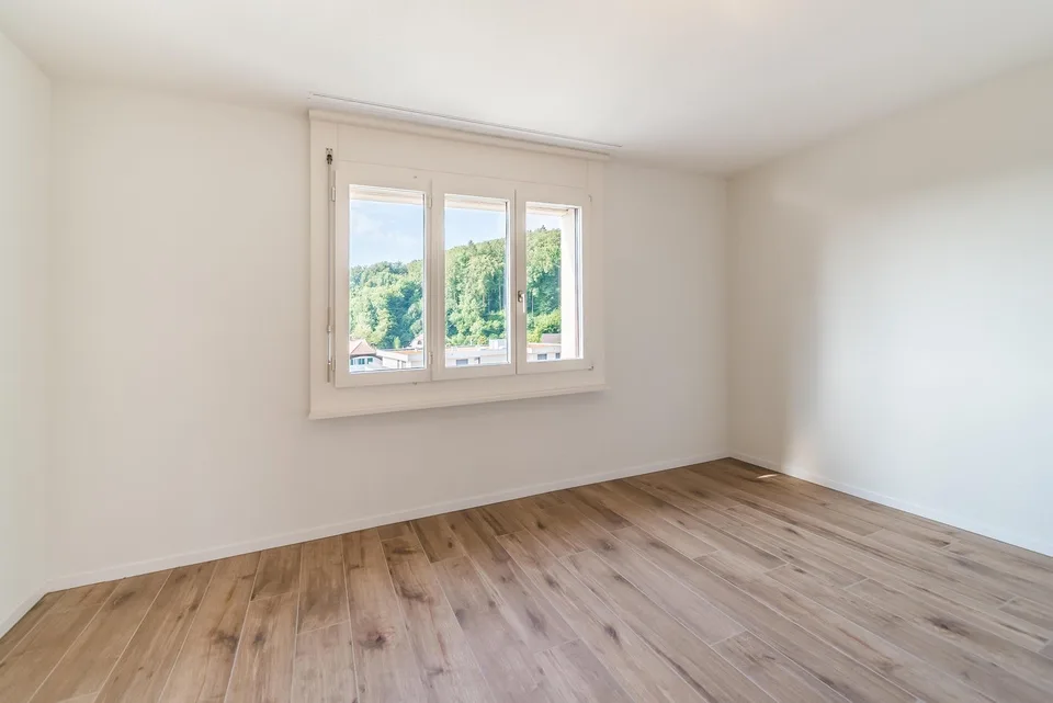 Luxuriöse 4.5-Zimmer-Wohnung für Familien in Toplage mit Ausblick, Coop im Haus. – Foto 11 von 18