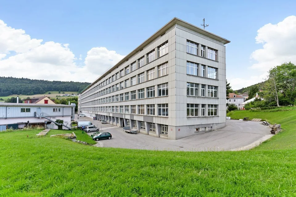 Superficie di 80m2 - Contratto di locazione flessibile - Dock di carico per camion e carrello elevatore