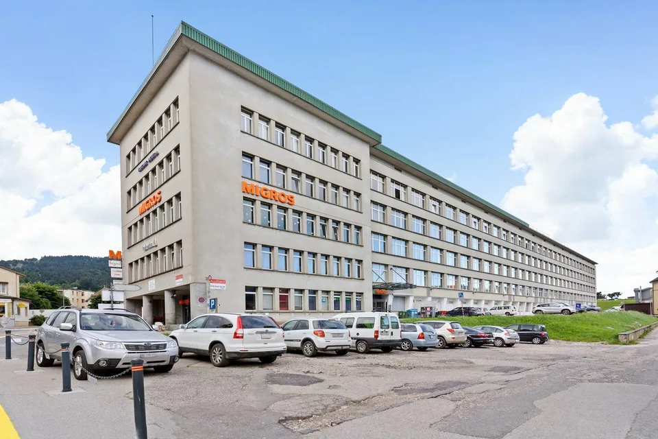 Superficie di 80m2 - Contratto di locazione flessibile - Dock di carico per camion e carrello elevatore