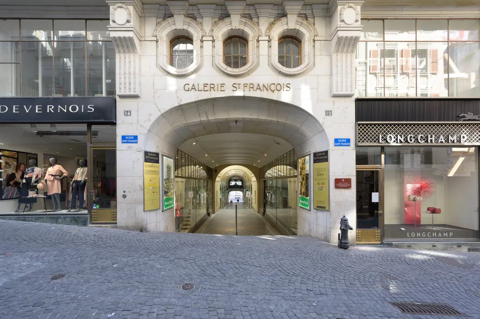 Vitrine à louer à la Galerie Saint-François