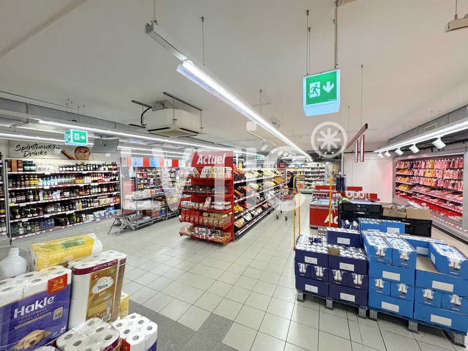 Locale commerciale di 430 m2 in affitto a Martigny