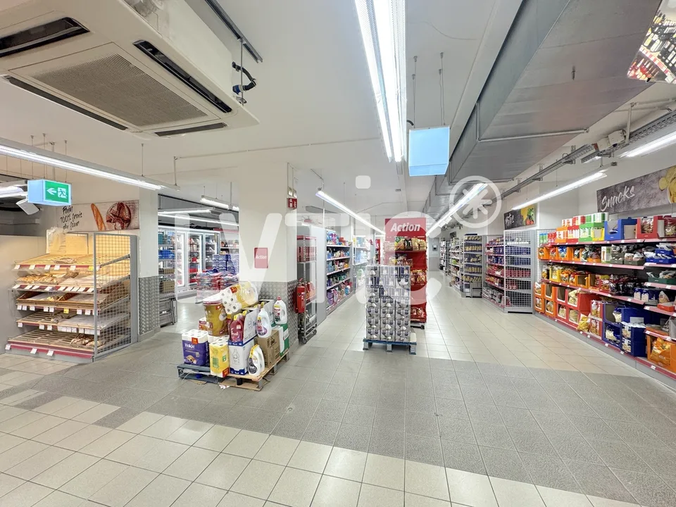 Locale commerciale di 430 m2 in affitto a Martigny