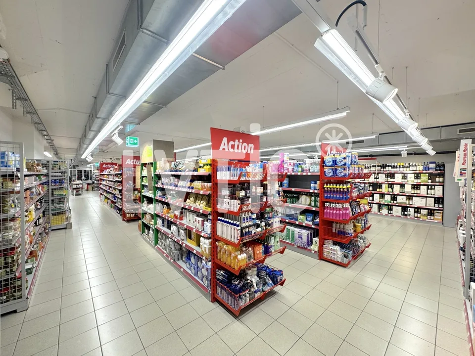 Locale commerciale di 430 m2 in affitto a Martigny
