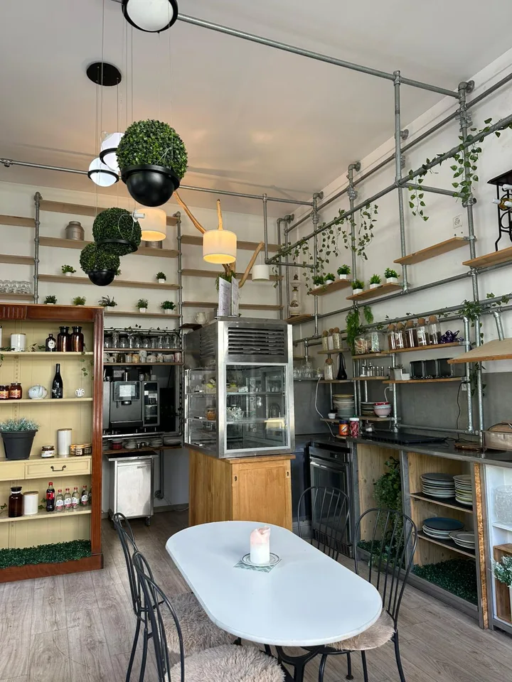 Charmant café-bar à louer à Carouge GE