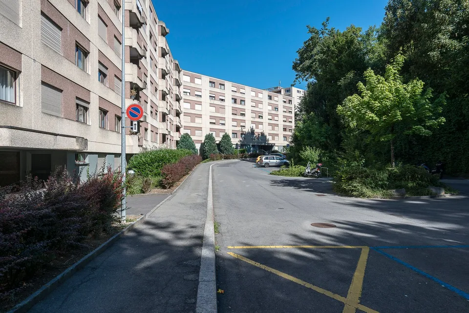 Indoor parking spaces for electric vehicles