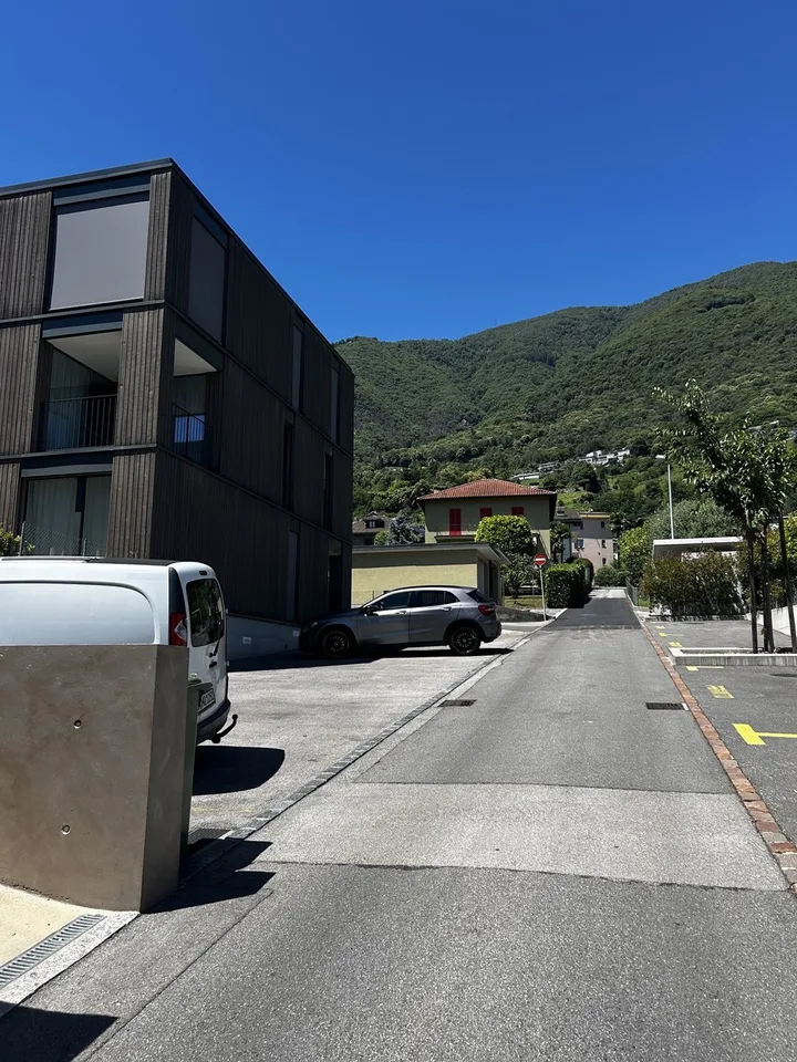 Außenparkplatz in Minusio