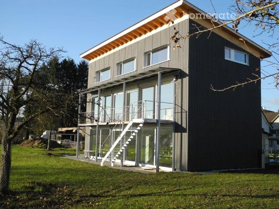 Casa familiare di 4,5 locali a Amriswil con spazio commerciale – disponibile immediatamente!