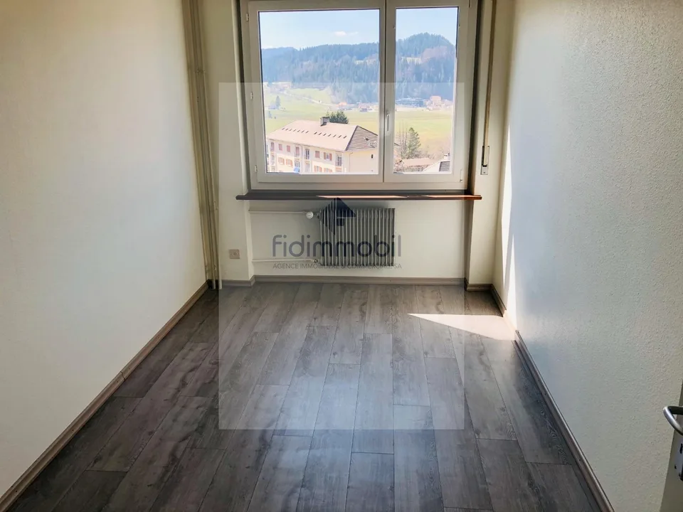 Le Corbusier 14, Le Locle, 3 Zimmer renoviert in ruhiger Nachbarschaft