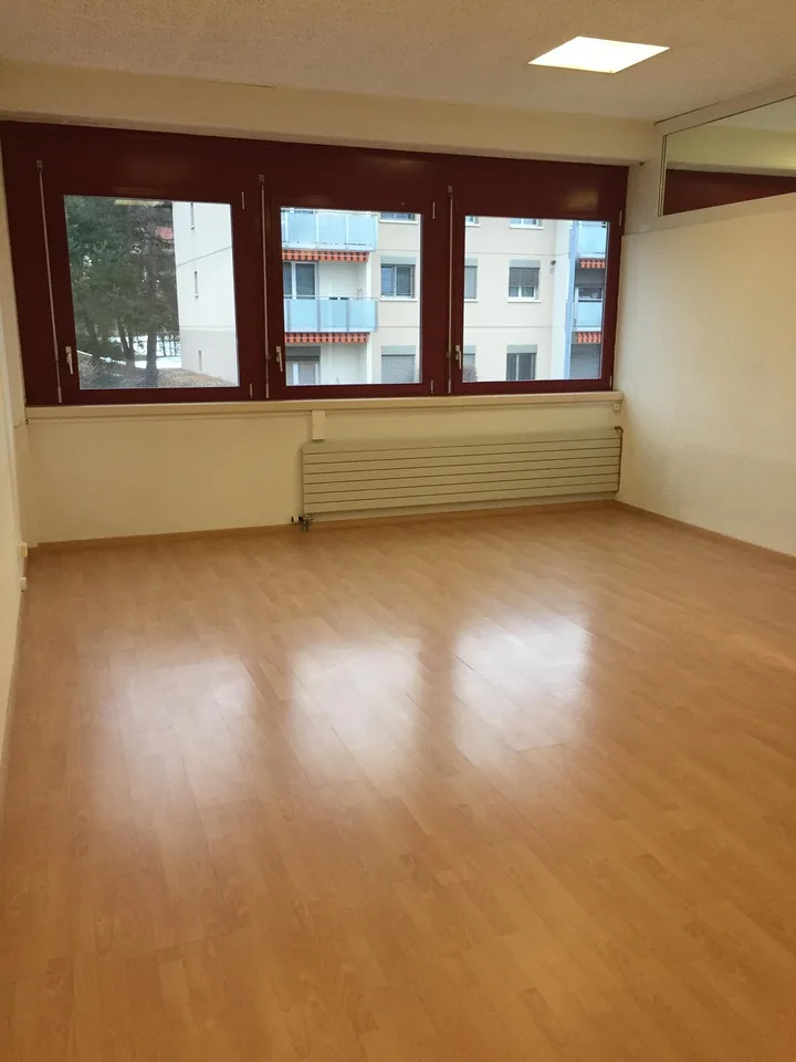 Surface administrative de 74m2 à Marly !