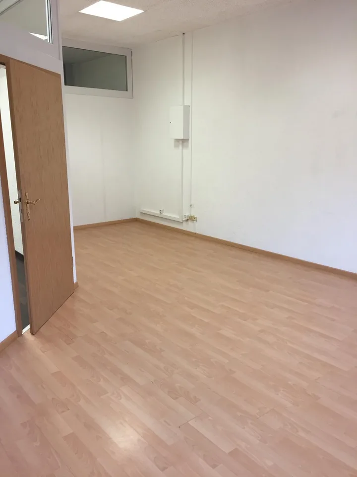 Surface administrative de 74m2 à Marly !
