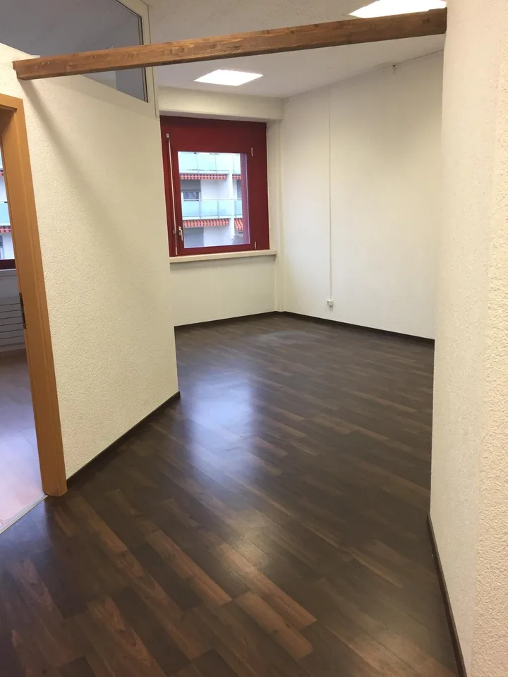 Surface administrative de 74m2 à Marly !
