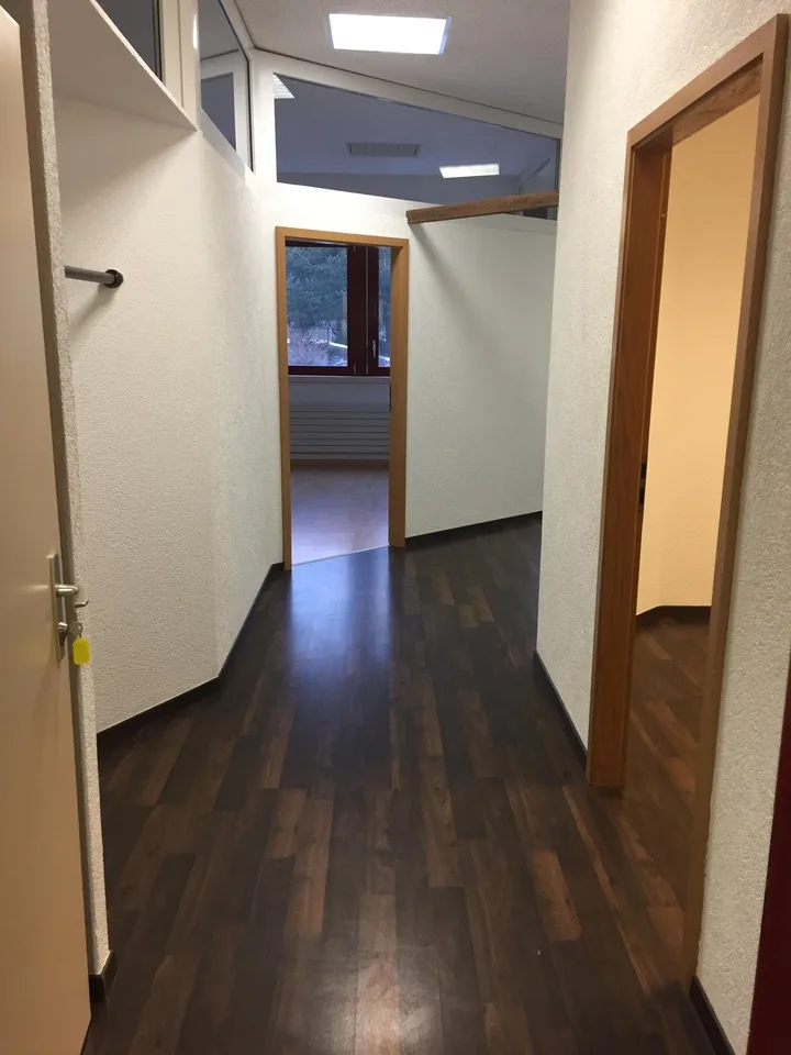 Surface administrative de 74m2 à Marly !