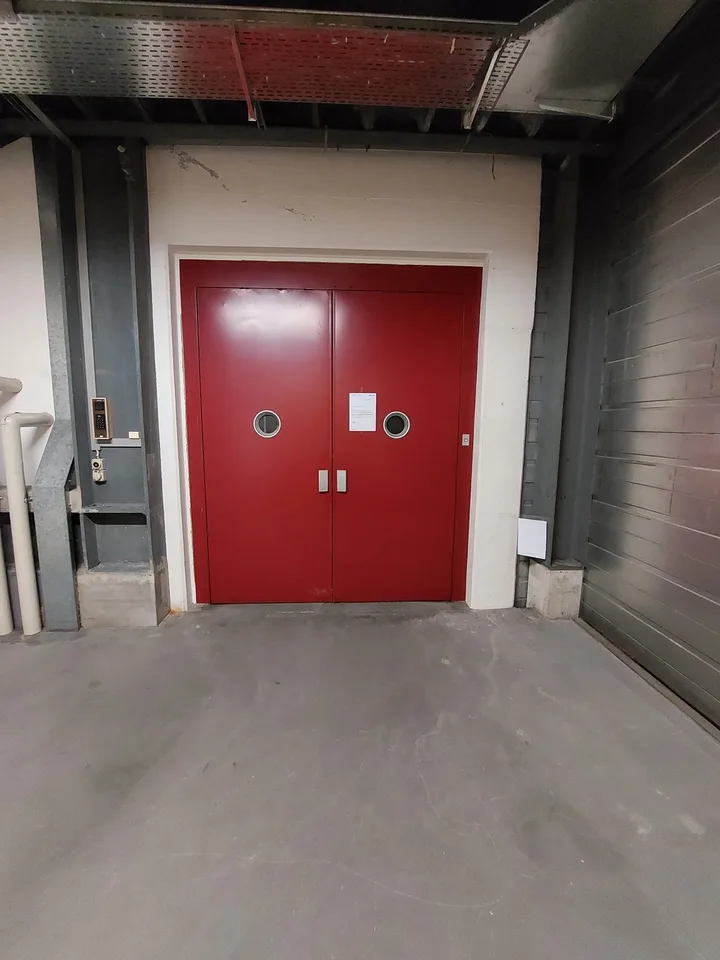 Atelier/Lager 190m2 - Nähe Autobahn und Verkehrsmittel - Ladeheber