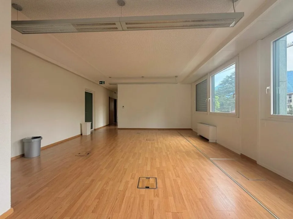 LUGANO · MODERNES BÜRO MIT KÜCHE UND BEHINDERTENWC · VERFÜGBAR AB SOFORT – Foto 6 von 12