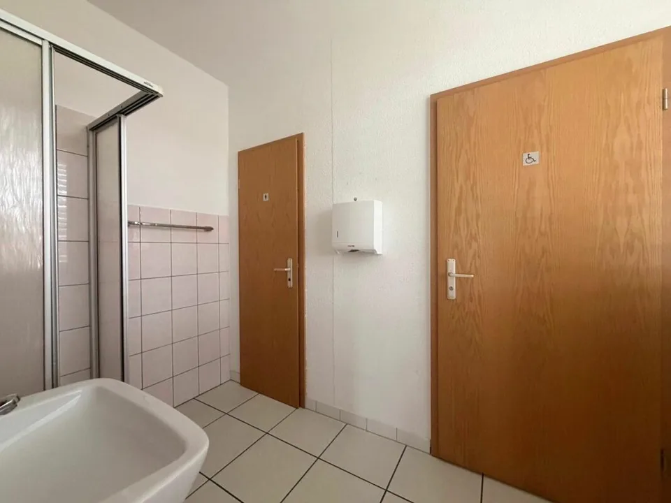 LUGANO · MODERNES BÜRO MIT KÜCHE UND BEHINDERTENWC · VERFÜGBAR AB SOFORT – Foto 7 von 12