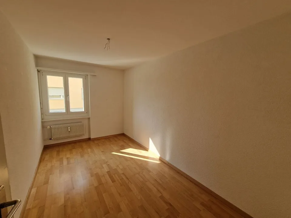 helle 3 1/2- Zimmerwohnung 1. Stock rechts