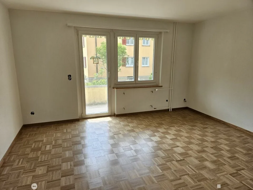 Schöne Genossenschaftswohnungen mit Balkon zu vermieten / Joli appartement d'une coopérative avec balcon à louer