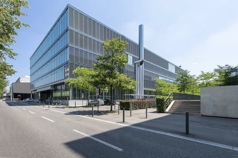 Spazio ufficio attraente al 3° piano in una posizione ben collegata a Zurigo Oerlikon