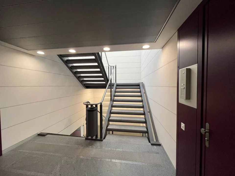 Uffici di 273m2 luminosi vicino all'aeroporto e alla Place des Nations