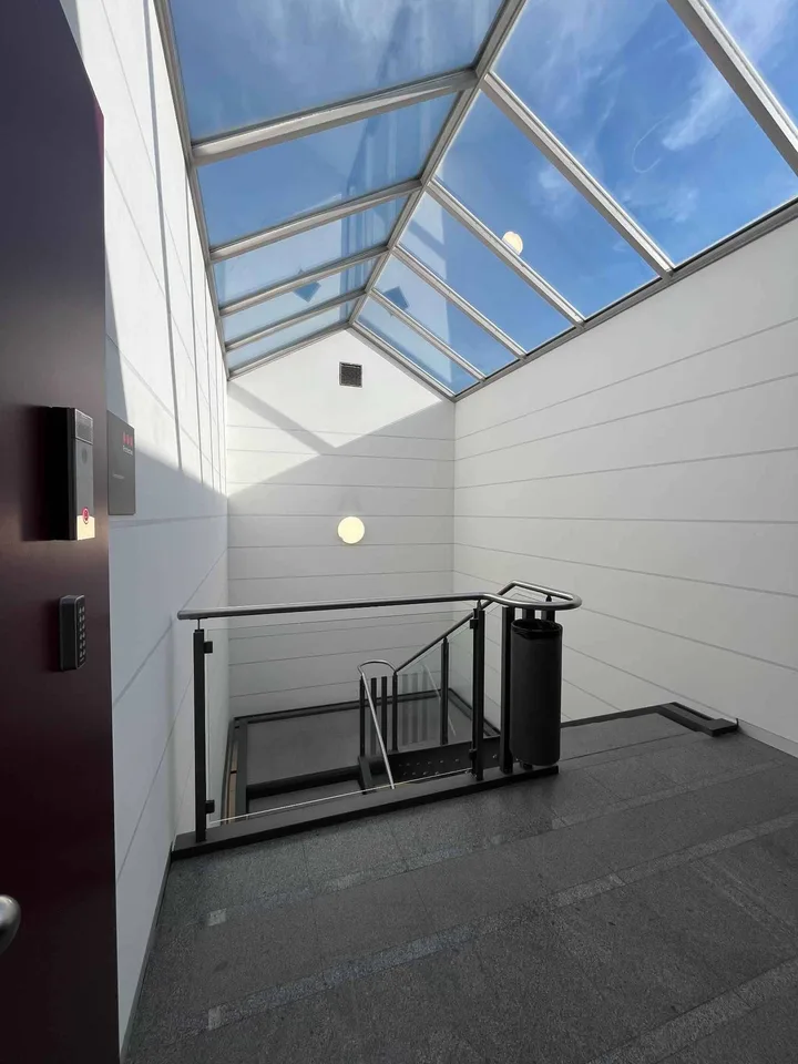 Uffici di 273m2 luminosi vicino all'aeroporto e alla Place des Nations