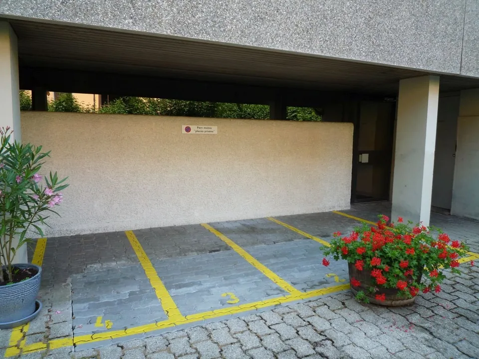 Posto auto esterno n. 1 per motocicletta