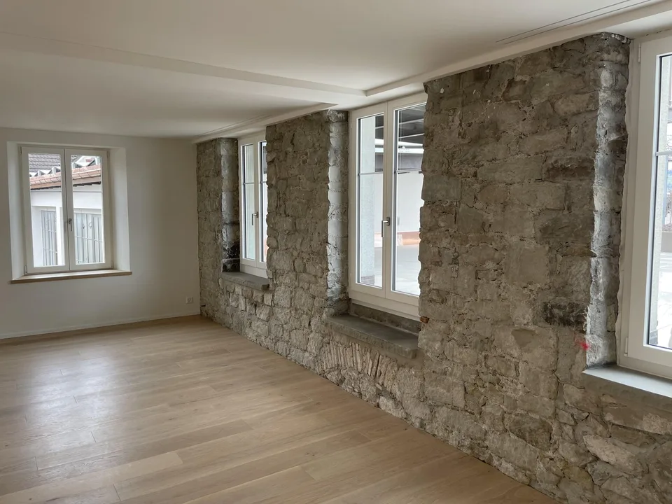 Traumhafte 3.5-Zimmer-Wohnung mit grosser Terrasse und direktem Zürichsee-Blick!