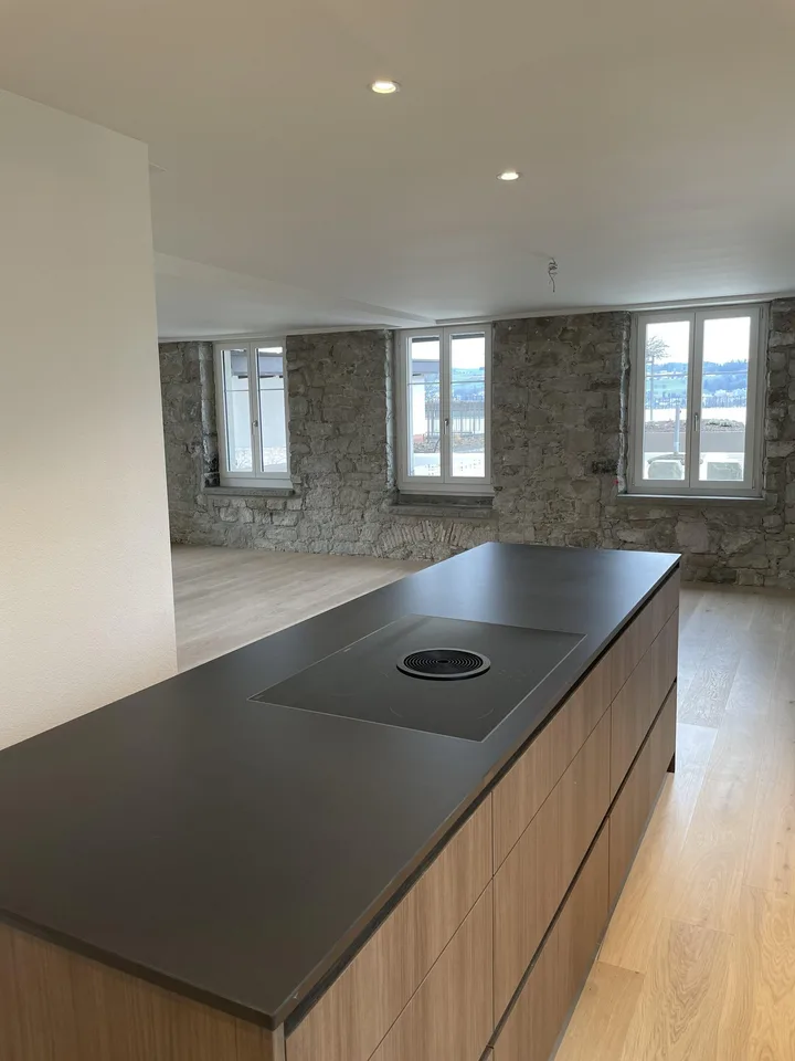 Traumhafte 3.5-Zimmer-Wohnung mit grosser Terrasse und direktem Zürichsee-Blick!