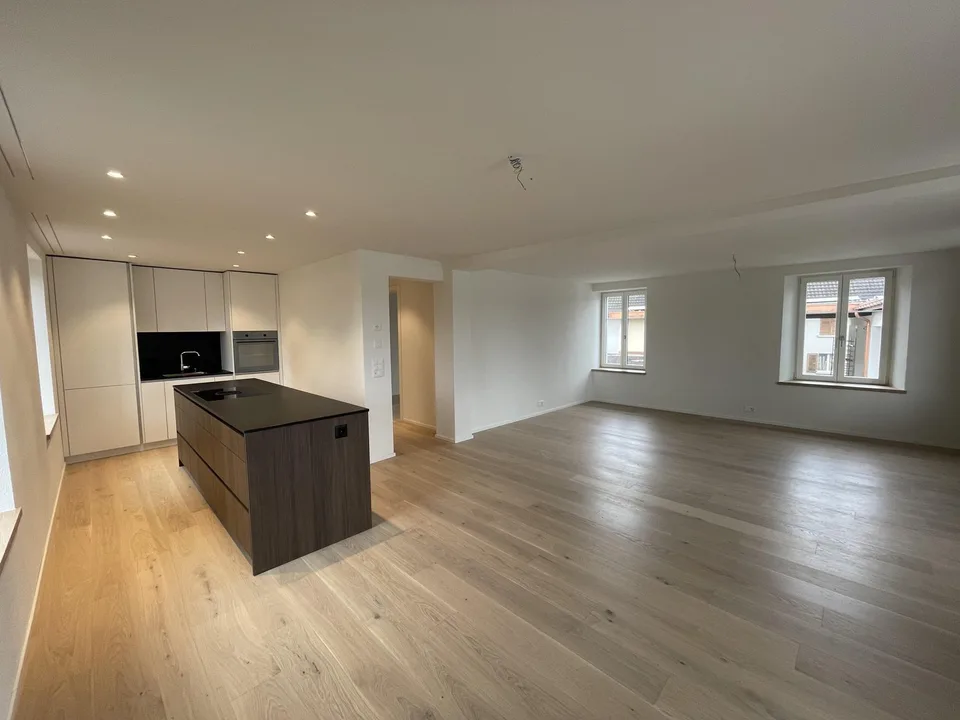 Traumhafte 3.5-Zimmer-Wohnung mit grosser Terrasse und direktem Zürichsee-Blick!