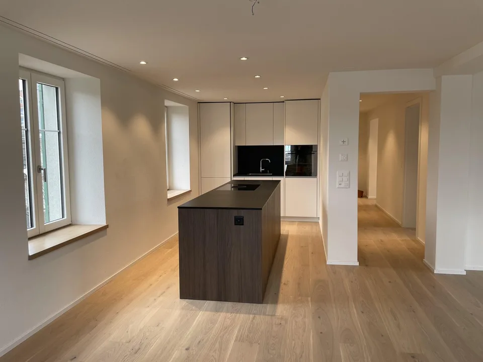 Traumhafte 3.5-Zimmer-Wohnung mit grosser Terrasse und direktem Zürichsee-Blick!