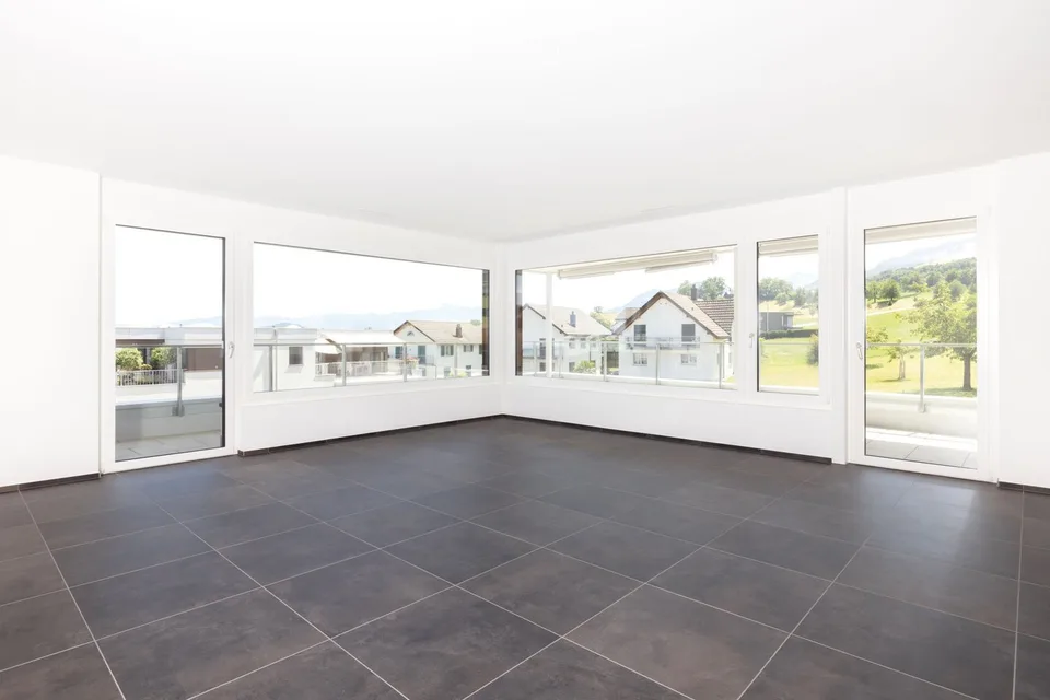 Appartamento nuovo di 3,5 locali in un'area verde con vista sul lago