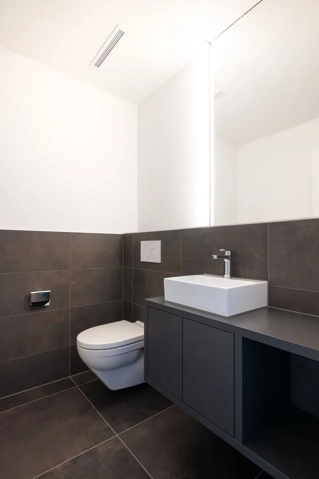 Appartamento nuovo di 3,5 locali in un'area verde con vista sul lago