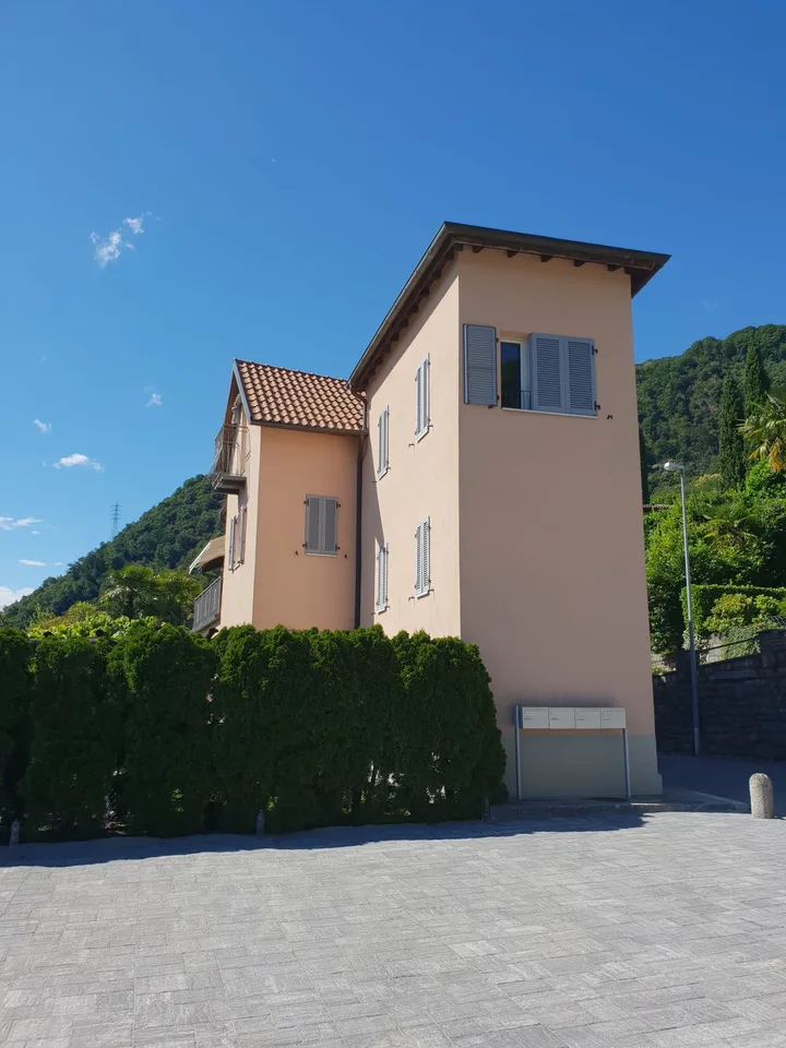 Charming 2.5-room apartment with lake view in Morcote furnished