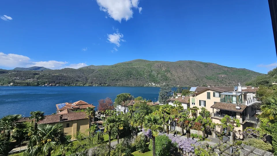 Charming 2.5-room apartment with lake view in Morcote furnished