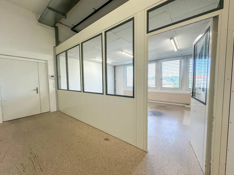 Lagerflächen mit integriertem Büro