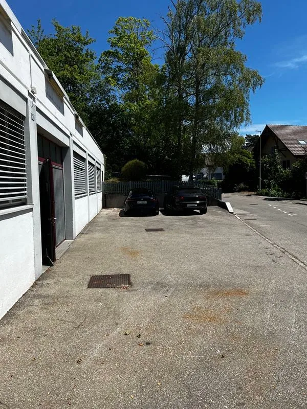 Lokal mit großem Lager und Büro