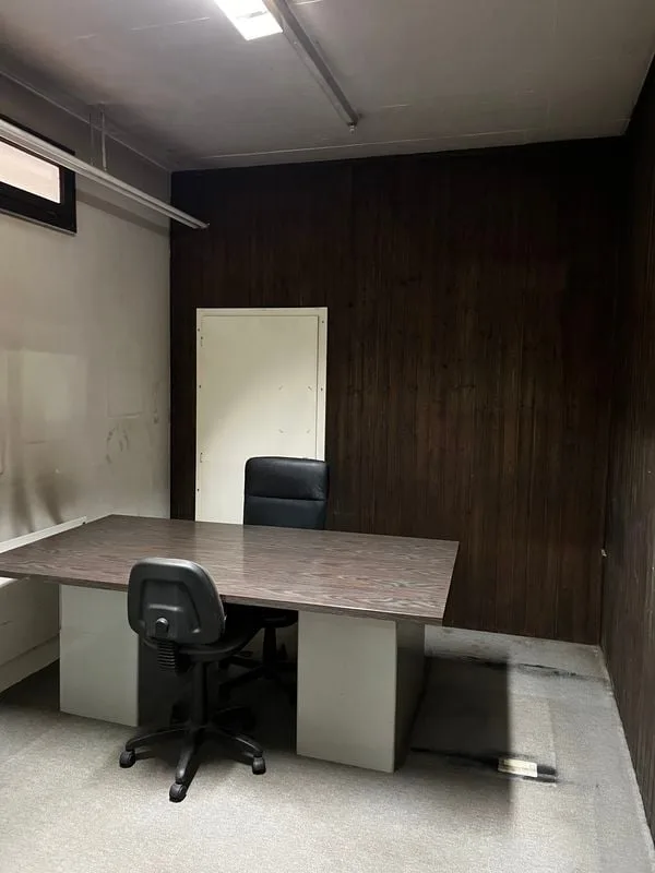 Lokal mit großem Lager und Büro