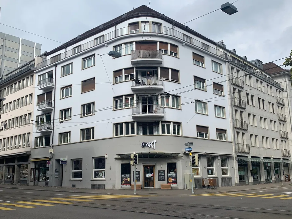 Grosszügige 5-Zimmer-Wohnung an zentraler Lage in Zürich