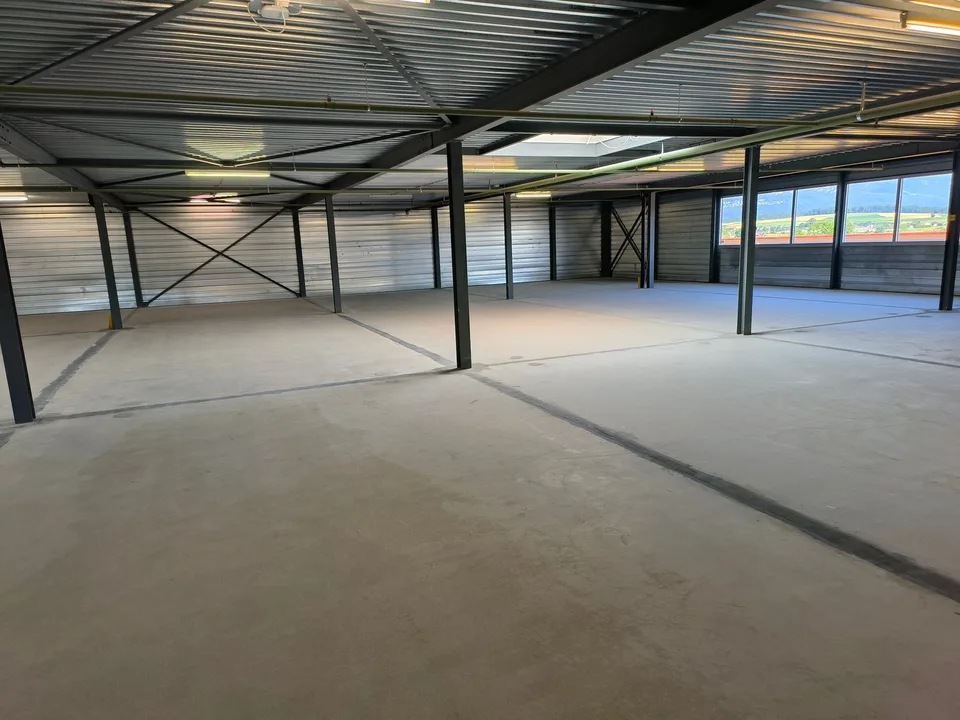 10'200 m² di spazio di stoccaggio/negozio polifunzionale a 2557 Studen/BE - Migliori prezzi