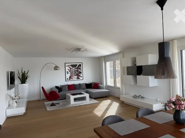 Exklusives 6.5-Zimmer-Terrassenhaus mit Garten an begehrter Lage in Wilen bei Wollerau