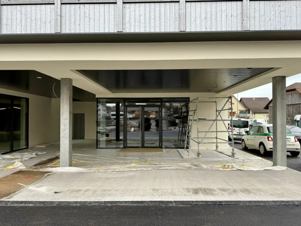 Spazio commerciale o ufficio attraente nel centro di Sirnach