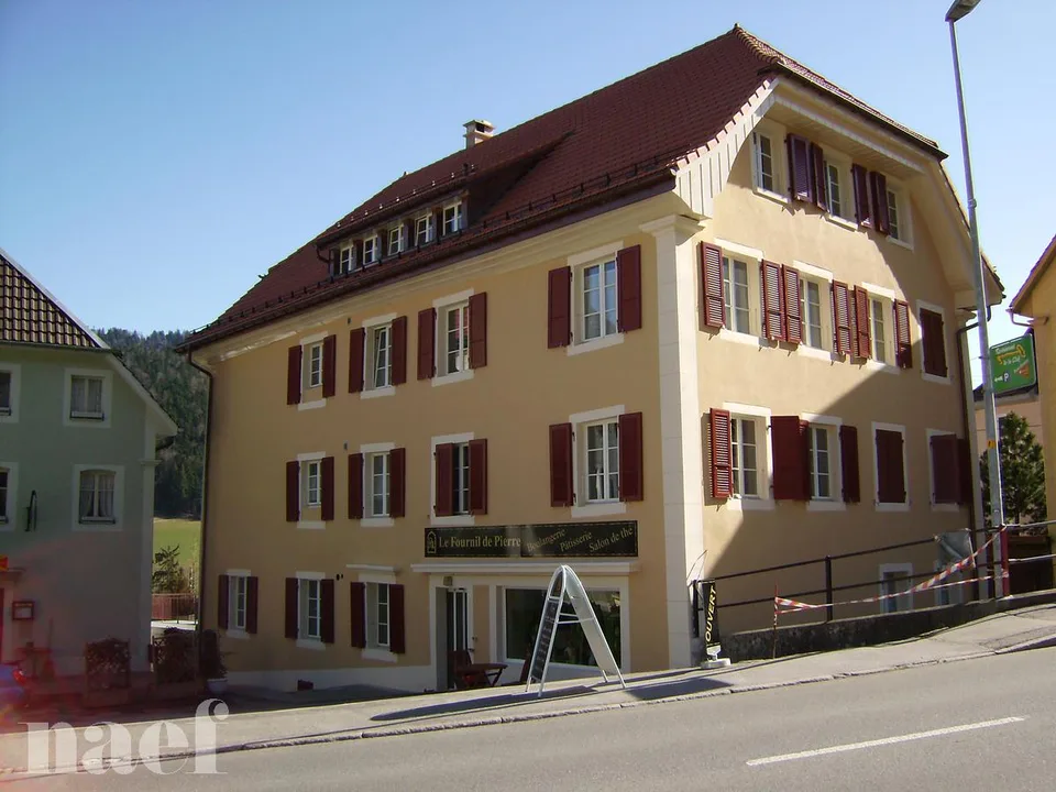 Local commercial au rez-de-chaussée
